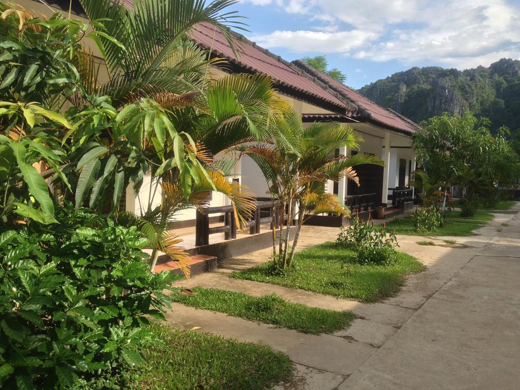 Somsiri Resort Vang Vieng Exterior photo